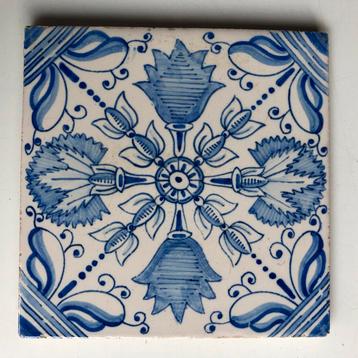 Antieke tegel Nagelblad 13x13 cm beschikbaar voor biedingen