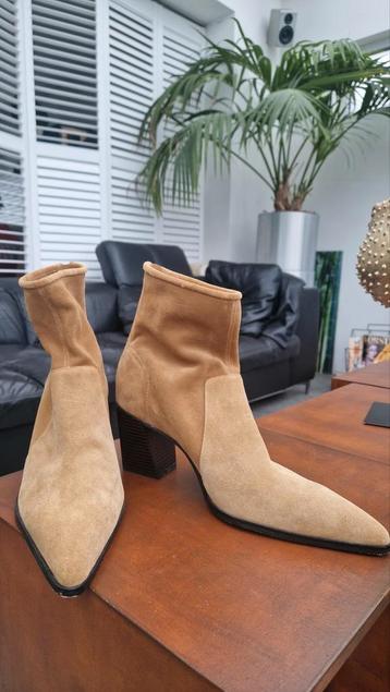 Zara suede leren enkellaars met hak mt 42 cognac kleur  beschikbaar voor biedingen