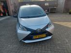 Toyota Aygo 1.0 12V Vvt-i Ddrs 2017 Grijs, Auto's, Voorwielaandrijving, Zwart, 4 stoelen, Origineel Nederlands