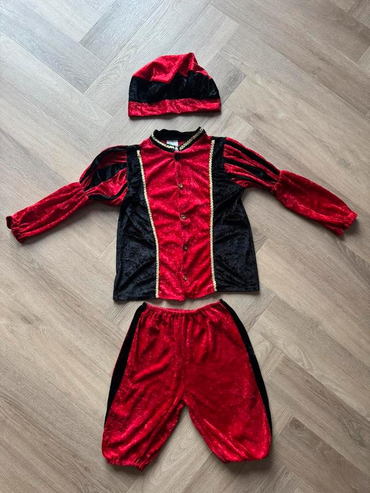 Pietenpak rood/zwart maat 140, Diversen, Sinterklaas, Zo goed als nieuw, Ophalen of Verzenden