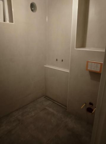 Schilder- en behangwerk  en nog veel meer beschikbaar voor biedingen