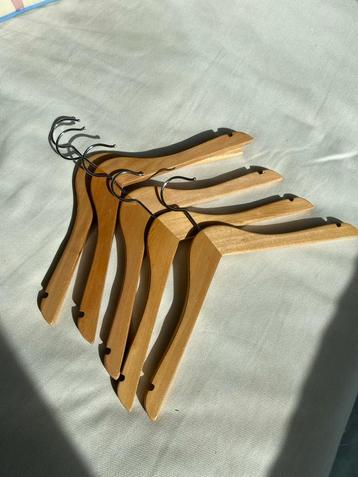 30 stuks Houten Kinderkledinghangers + 2 Broekhangers beschikbaar voor biedingen