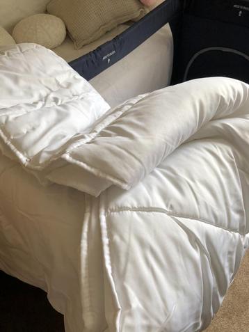 Te koop 4 seizoenendekbed.(nieuw). beschikbaar voor biedingen