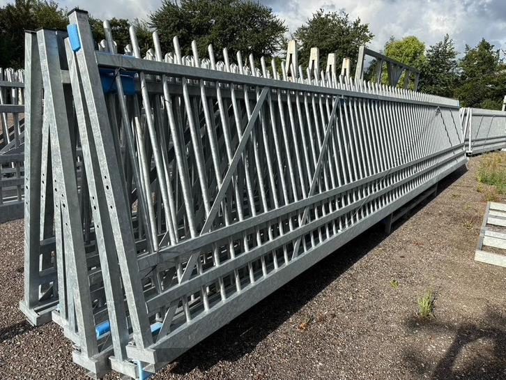 Schuifpoort Nieuw op voorraad,  11 mtr lang x 180 cm hoog, Tuin en Terras, Tuinpoorten, Nieuw, Schuifpoort, IJzer, 150 tot 200 cm