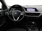 BMW 1-serie 116d DIESEL NIEUW MODEL + APPLE CARPLAY / NAVIGA, Auto's, BMW, Stof, Gebruikt, Euro 6, 1350 kg