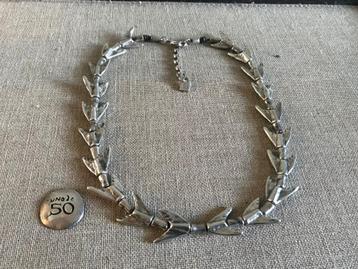 Uno de 50 ketting (48) (255,- = 122,50) Shark-Tooth beschikbaar voor biedingen
