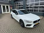 Volvo V60 2.0 T5 Momentum / Pano / Virtual / Trekhaak Nieuw, Te koop, Benzine, Gebruikt, 750 kg