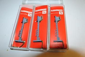 3 maal Fleischmann 9225 hoofdsein op sokkel N spoor beschikbaar voor biedingen
