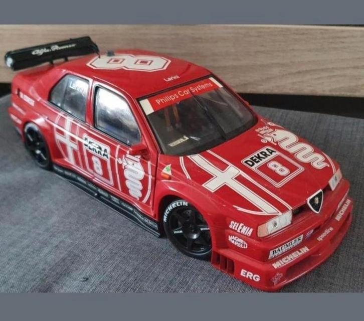 Alfa Romeo 155 V6 TI 1;18 DTM class 1 Larini nr.8.UT kadotip, Verzamelen, Automerken, Motoren en Formule 1, Zo goed als nieuw