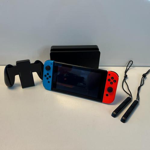Nintendo Switch 2019 32GB Rood blauw | Nette staat, Spelcomputers en Games, Spelcomputers | Nintendo Switch, Zo goed als nieuw