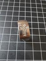 Zilverkleurige ring met kruisje, Gebruikt, Ophalen of Verzenden, Dame of Heer, Met edelsteen