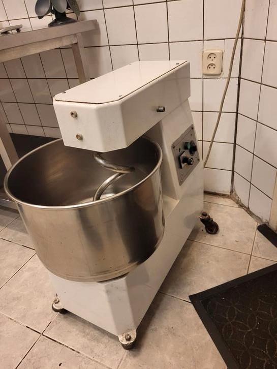 Deegmachine / spiraalkneder - prima conditie, Witgoed en Apparatuur, Keukenmixers, Gebruikt, 4 liter of meer, 3 snelheden of meer