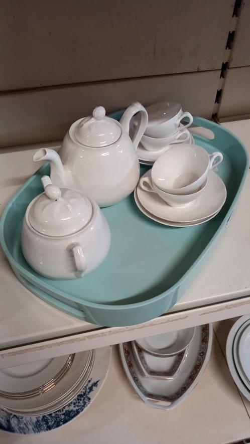 Wit Porseleinen Theeservies, Huis en Inrichting, Keuken | Servies, Gebruikt, Kop(pen) en/of Schotel(s), Effen, Porselein, Ophalen