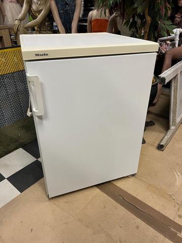 Miele K 317 S koelkast met vriesvak  goed werkeende