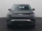 Kia EV3 Air 58.3 kWh | Navi | Camera | Parkeersensoren V+A |, Auto's, Kia, EV3, Stof, 1700 kg, 360 min
