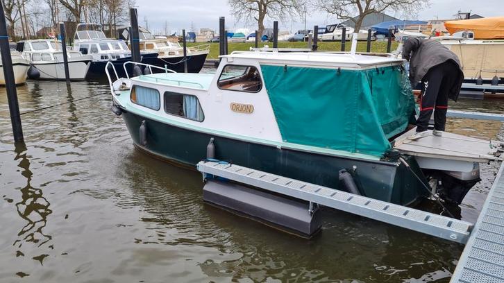 Mooie pereboomkruiser, Watersport en Boten, Motorboten en Motorjachten, Gebruikt, Staal, 6 tot 9 meter, Benzine, Buitenboordmotor