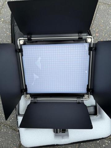 Neewer LED-licht (zonder tripod) beschikbaar voor biedingen