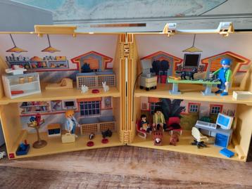 Playmobil dierenklinkiek in koffer 4374 beschikbaar voor biedingen