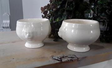 Brocante schaaltjes met leeuwenkop (beetje beboterd)  beschikbaar voor biedingen
