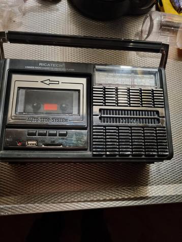 Radio cassette met usb status onbekend gebruikt zon. stekker beschikbaar voor biedingen