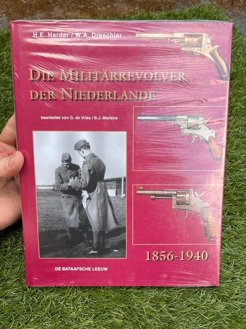 Nederlandse M1873 Revolver Naslagwerk Holster KNIL boek, Verzamelen, Militaria | Tweede Wereldoorlog, Landmacht, Boek of Tijdschrift