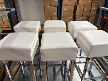 Cube barkrukken beschikbaar voor biedingen