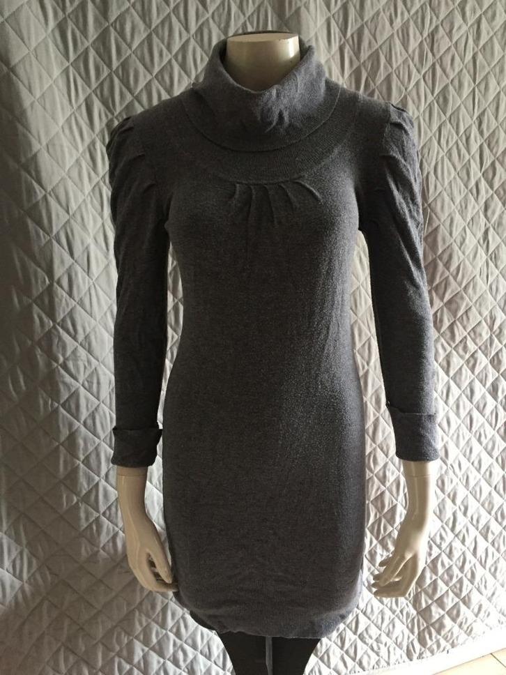 Via Fillungo grijze jurk S (1B17), Kleding | Dames, Jurken, Gedragen, Maat 38/40 (M), Grijs, Onder de knie, Ophalen of Verzenden