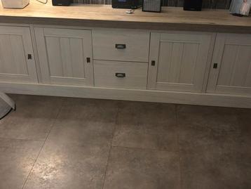 Dressoir beschikbaar voor biedingen