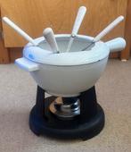 Witte gietijzeren Le Creuset fondueset-pan, incl, 4 vorkjes, Huis en Inrichting, Keuken | Potten en Pannen, Ophalen of Verzenden