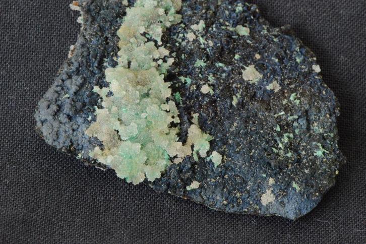 Malachiet, Azuriet en Aurichalciet – D.R. Congo, Verzamelen, Mineralen en Fossielen, Mineraal, Ophalen of Verzenden