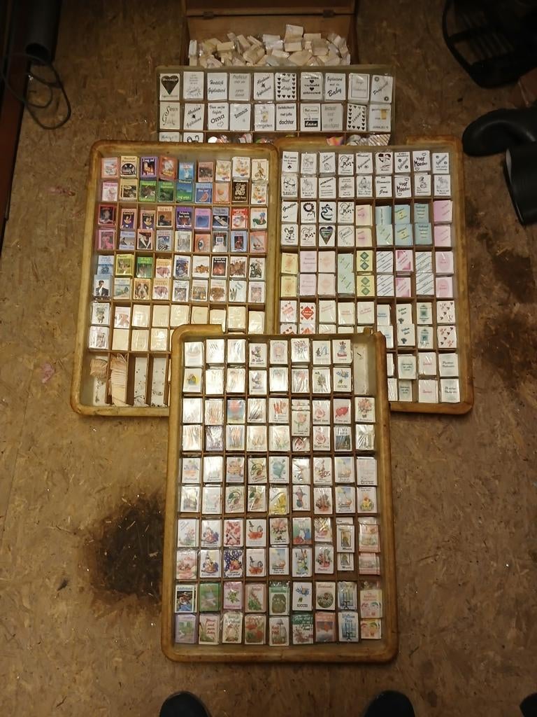 Wenskaarten pakketjes 5 dozen vol zolderfonst!, Ophalen