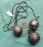 Ketting met zilveren bel Yemen Bedouin Tribal jewelry, Sieraden, Tassen en Uiterlijk, Antieke sieraden, Ophalen of Verzenden, Zilver