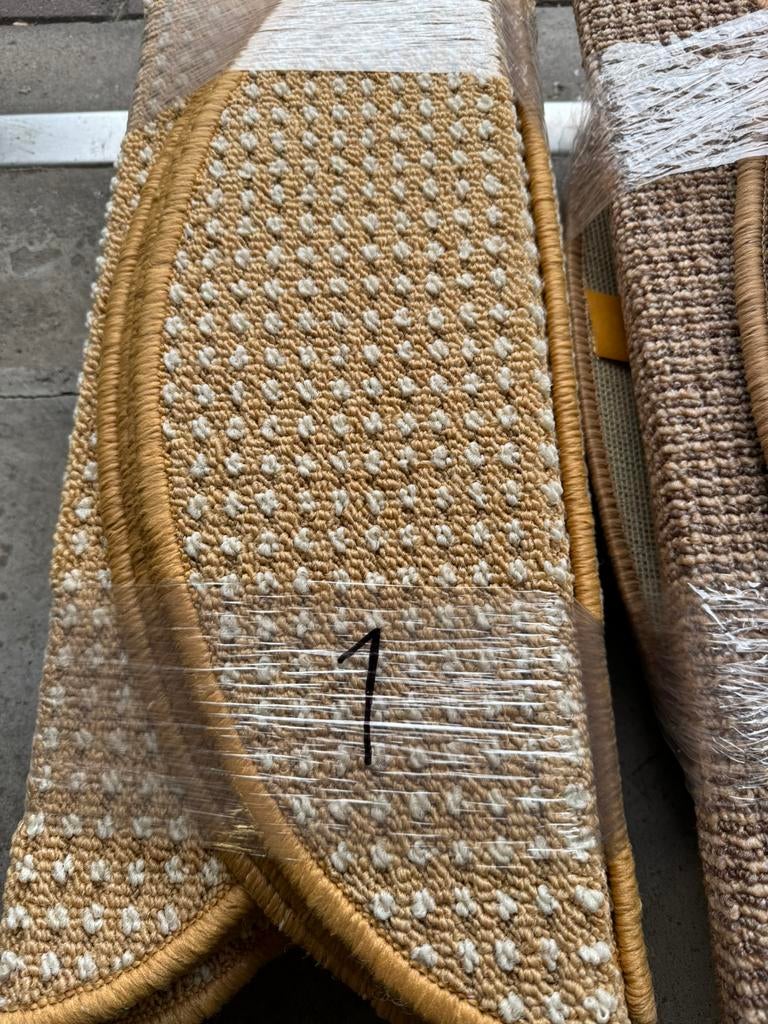 Trapmatten. Bruintinten, Ophalen, Nieuw, Minder dan 10 m²