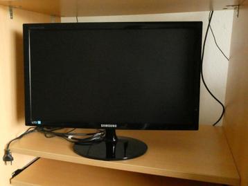 Samsung monitor met 60 cm beeldscherm beschikbaar voor biedingen