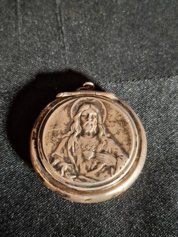 Zilveren hanger.  beschikbaar voor biedingen