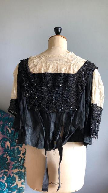 Verwoeste bodice beschikbaar voor biedingen