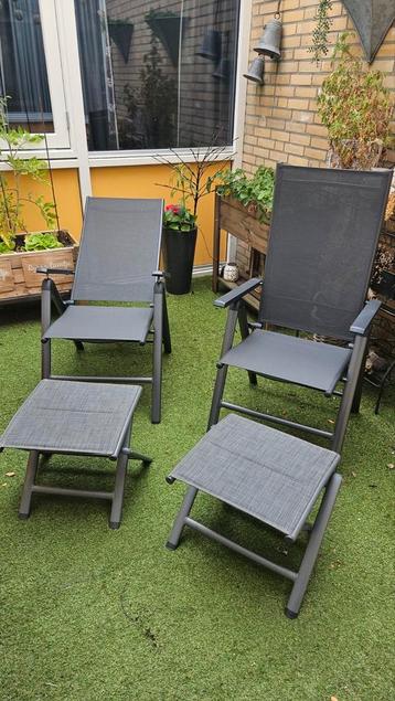 2 verstelbare aluminium tuinstoelen met voetenbankje beschikbaar voor biedingen