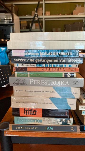 Philosophy, politics, religious, fiction and modern, history beschikbaar voor biedingen