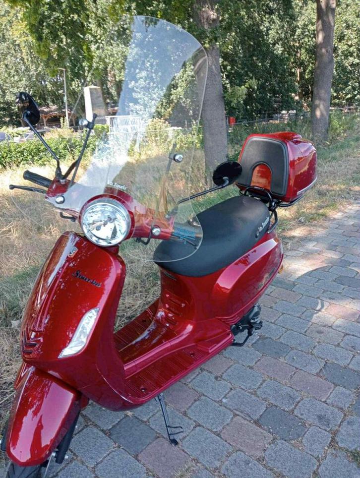La souris sourini e4 scooter, Fietsen en Brommers, Snorfietsen en Snorscooters, Zo goed als nieuw, Overige merken, Benzine, Ophalen