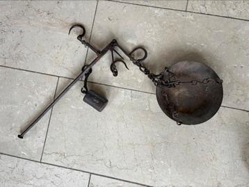 Vintage antieke bascule hang weegschaal met gewicht beschikbaar voor biedingen