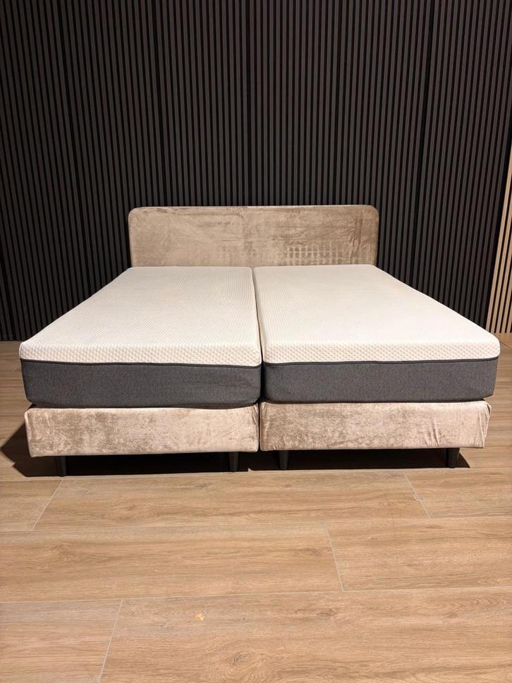 Boxspring met Emma Matrassen, Huis en Inrichting, Slaapkamer | Bedden, Zo goed als nieuw, Tweepersoons, 160 cm, 200 cm, Stof, Beige