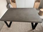 Industriele eettafel / bureau met betonlook blad, Ophalen, Gebruikt, 100 tot 150 cm, 50 tot 100 cm