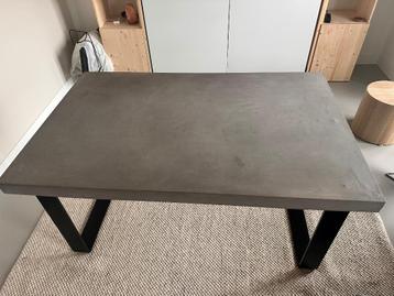 Industriele eettafel / bureau met betonlook blad