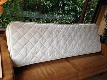 Gratis eenpersoons matras beschikbaar voor biedingen