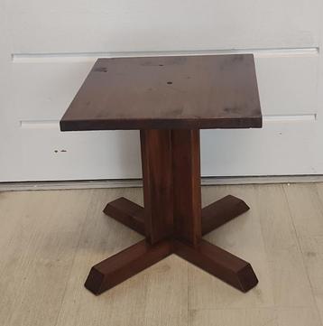 Bijzettafel beschikbaar voor biedingen