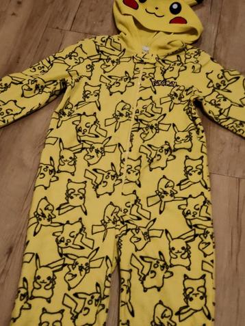 Gele Pokemon Onesie - Maat 140 - Goede Staat beschikbaar voor biedingen