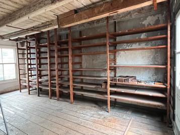 Oude Houten Magazijn Stelling 650x67x290 cm. Zelf demonteren beschikbaar voor biedingen
