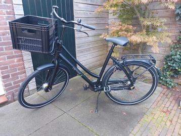 Nieuwe zwarte Cortina stadsfiets Tide maat 57 met krat beschikbaar voor biedingen