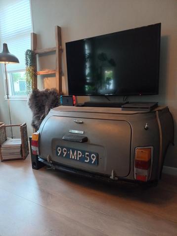 Unieke tv meubel gemaakt van achter mini cooper beschikbaar voor biedingen