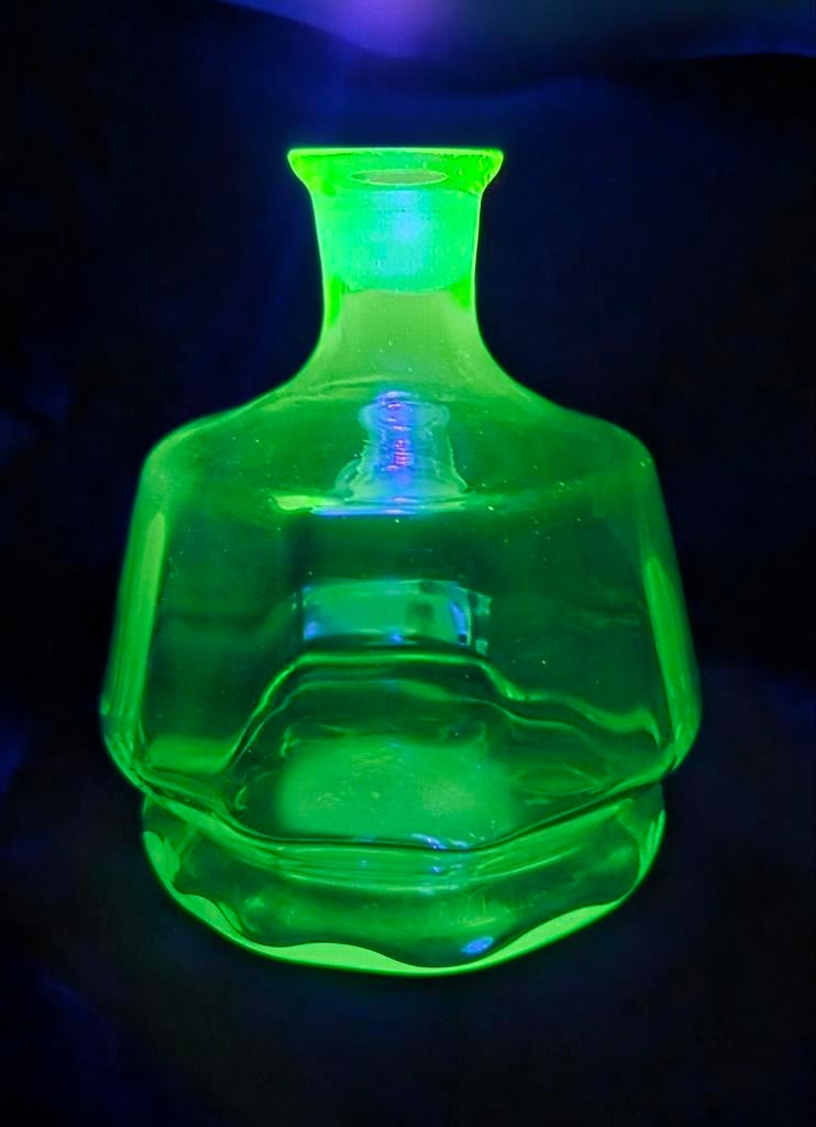 Antiek uranium glas flesje, vaasjes Anna groen karafje, Antiek en Kunst, Ophalen of Verzenden